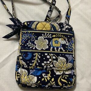 Vera Bradley Navy Floral & Elephant Crossbody Elli Blue  measures  6.5 X 8